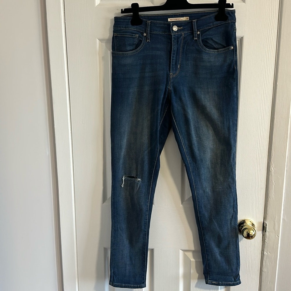 Levi’s 721 Ripped Jean
